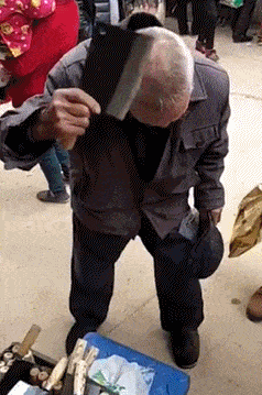 |搞笑GIF:没男朋友也要自己找寻其乐!