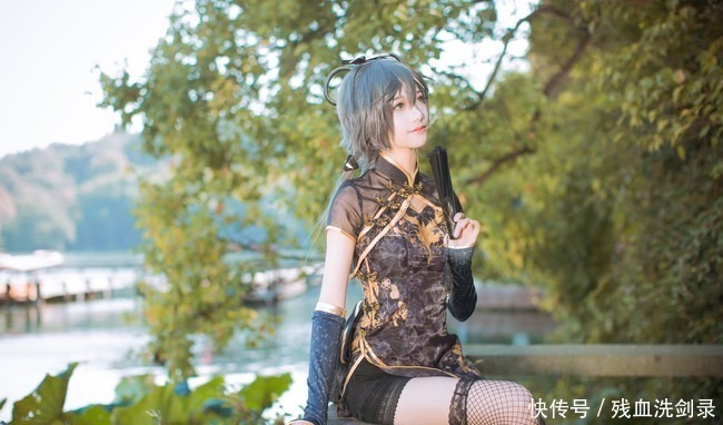 乐正绫|洛天依金丝雀的cos,惊艳旗袍+逆天长腿,锦衣卫速速前来护驾