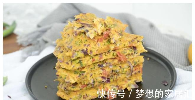 玉米面饼|零失败的懒人玉米饼配方，加个西红柿，美味营养，越吃越香