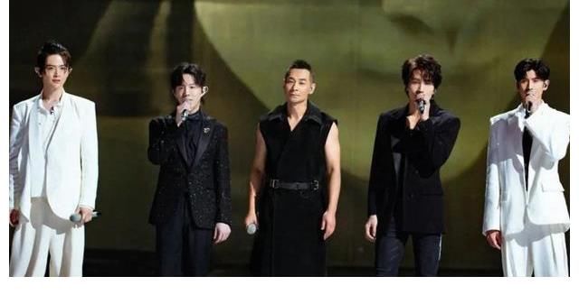 g综艺《披荆斩棘的哥哥》,黄贯中不光吉他强,绘画也是妙手丹青