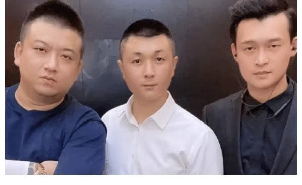 李四|二驴散打联手打压李四马洪涛，ks和事佬出手化解矛盾，pk主播不给面子