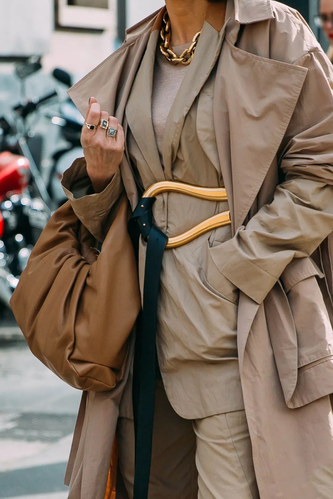 教你美|你和“高级感穿搭”之间的距离,也许就差一条腰带