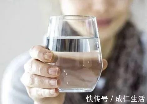 肠道|消化科医生:便秘万万不可拖,日常坚持5个方法,越来越通顺