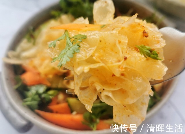 黄瓜|比拍黄瓜还受欢迎的凉拌菜，脆嫩爽口，清热解暑，胶质满满皮肤好