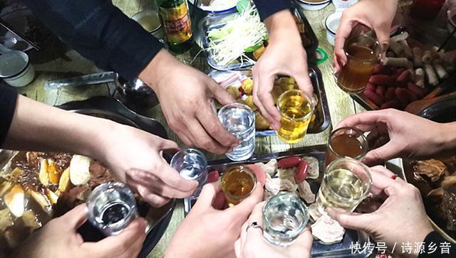 碰杯|喝酒时，为什么一定要先“碰杯”呢，你真的知道吗涨知识了