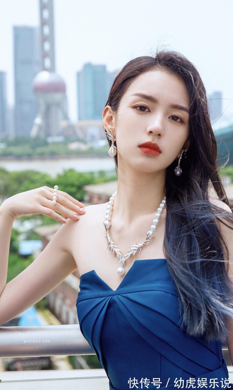 傻烫|脸上有4个特征的女生,很适合留黑长直!别傻傻烫卷发了