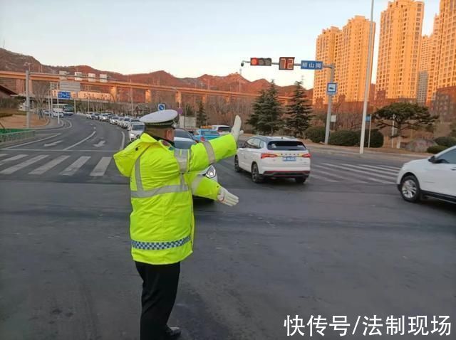 威海交警一大队|你好2022丨元旦“警”色浓，守护不打烊