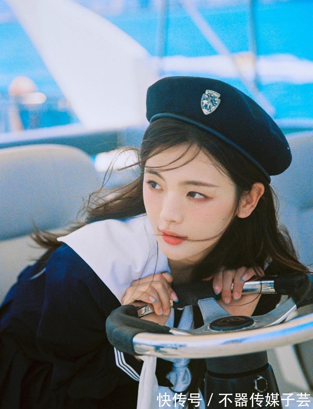 水手裝|楊超越化身“漫畫少女”,穿水手裝看起來清純可愛,少女感滿滿