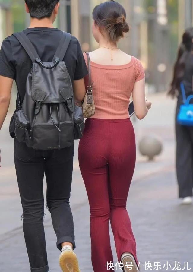 干净利落 打底裤的装扮穿出动感美,展现纯真的活力感