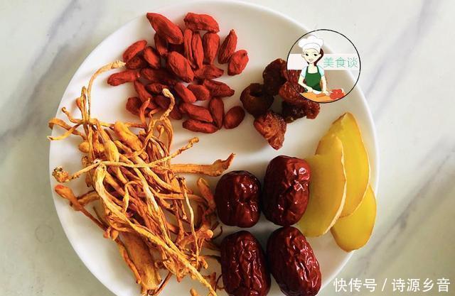 虫草花乌鸡|冷天,此肉女人要多吃,比牛肉羊肉强,煮汤鲜甜营养,冬天不怕冷