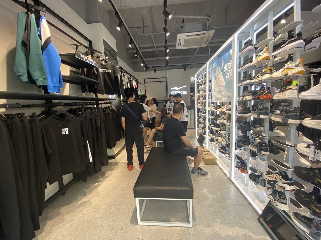 神坛|被推上神坛的鸿星尔克：一次堪称标杆级的事件传播