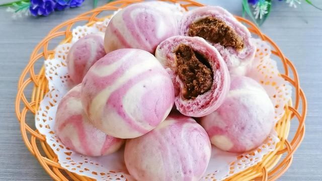 用黑豆做一锅包子，拿它当早餐主食，营养又好吃，全家都爱吃