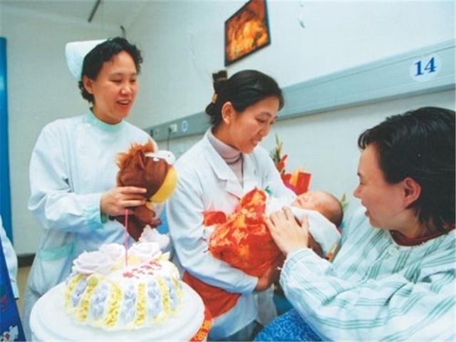 中国人|护士念错孩子名字,孩子爸妈听后却乐坏了:这个名字比我们起的好