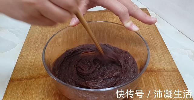 家常|面粉这样做太香了，不用烤不油炸，比吃面包还香，一次8个不够吃