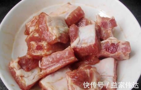 入味|炖排骨时,焯水后又腥又柴教你1个技巧,排骨香嫩入味,无腥味