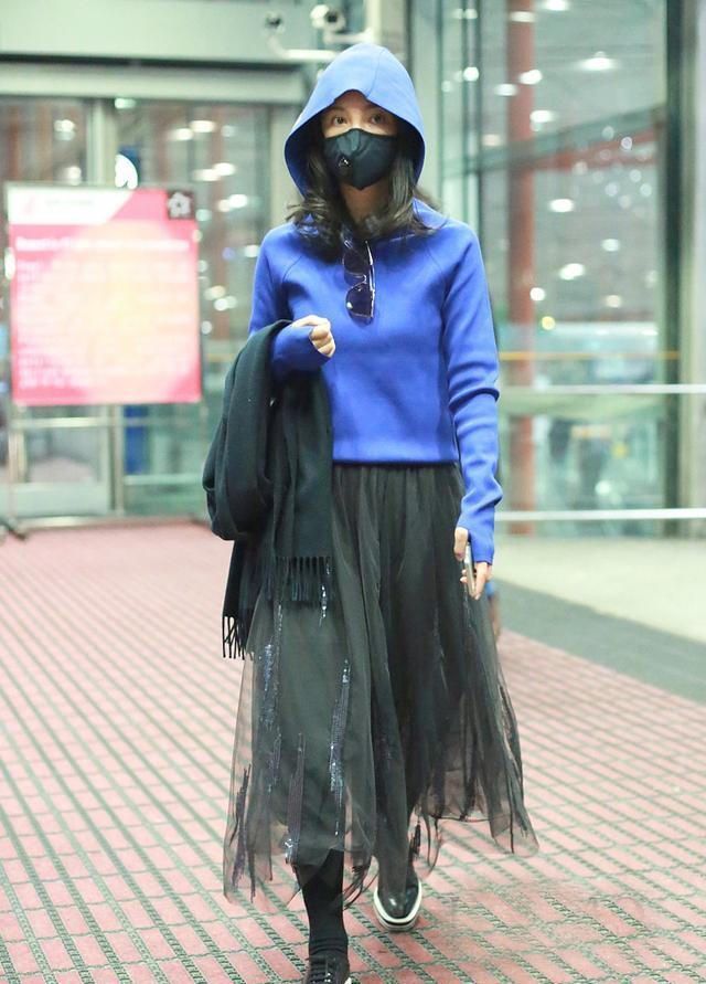 半身 穿卫衣建议搭配这5款下装!洋溢着青春气息,十分时髦谁穿谁好看