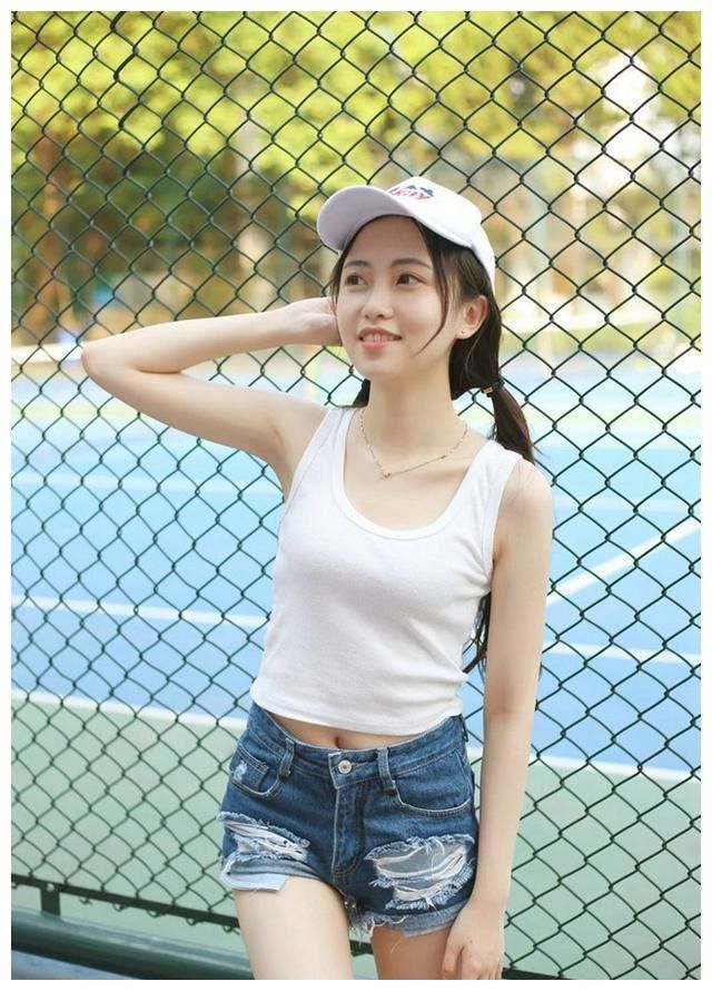 气质美女|时尚街拍,气质美女性感穿搭,尽显高挑的身姿,美丽动人、