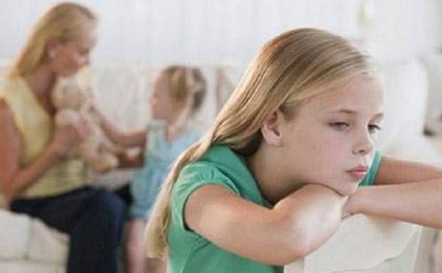 二宝|“为啥弟弟有蛋花汤我没有?”14岁女孩质问奶奶后吃下30颗药