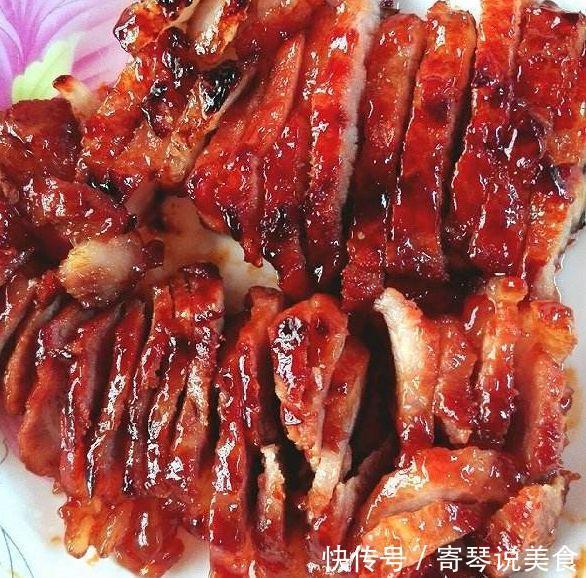 整块五花肉丢进电饭煲,不放油不加水,30分钟出锅,好吃到舔盘