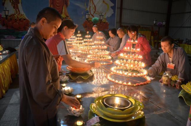 功德@很多寺庙都有“功德箱”,往里面放钱,究竟会不会积“功德”