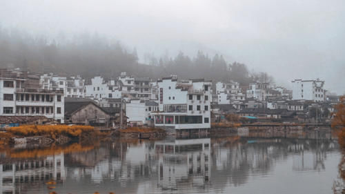 江西深山发现中国最圆的古村，为千年前南唐国师建造，远看似八卦