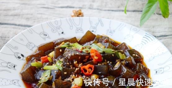 炒凉粉|天热适合吃凉粉，Q弹又爽口，辣辣的太好吃！