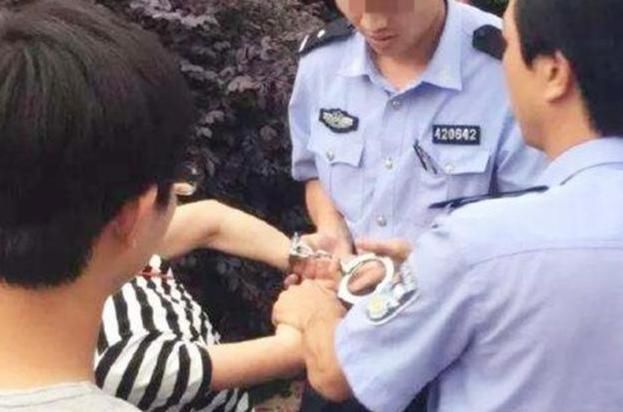 艾莎公主|5岁孩子被人贩子拐走,一小时后找到,父母差点不认识,多亏了鞋