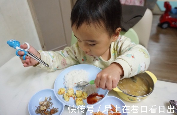 男童|8个月男童上吐下泻,被紧急送医,忠告3种食物,不满周岁别碰