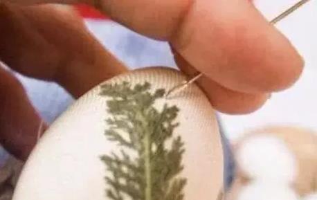 姑娘街头卖“丝袜鸡蛋”,食客直言反胃,成品出来后都被惊艳到