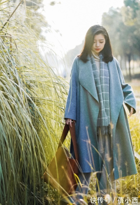 提亮|奔三奔四的女人这样穿“大衣”,既温柔又保暖,气质女神必备!