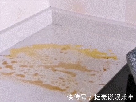 地板|去嫂子家才发现:厨房从不摆瓶瓶罐罐,瞧聪明人这样布置,真先进