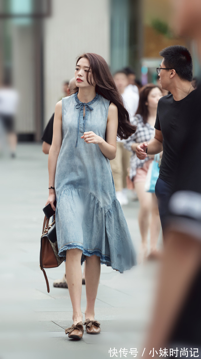 街拍|成都街拍,简单搭配打造小清新的即视感
