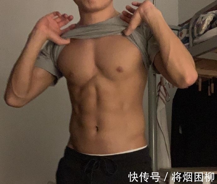 小哥|身高不够肌肉来凑,25岁小哥健身日常,一年没少做俯卧撑!