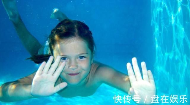 美人|真实版的“人鱼女孩”,拥有美人鱼一样的“尾巴”,让人心疼