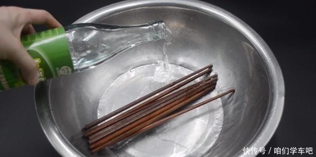 用清水洗筷子，比不洗还脏，教你一个清洗筷子妙招，干净又除菌！