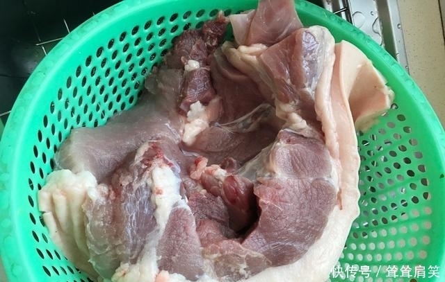 腊肉|腌腊肉时,一斤肉放多少盐合适?教你秘制做法,腊肉晒好醇厚甘香