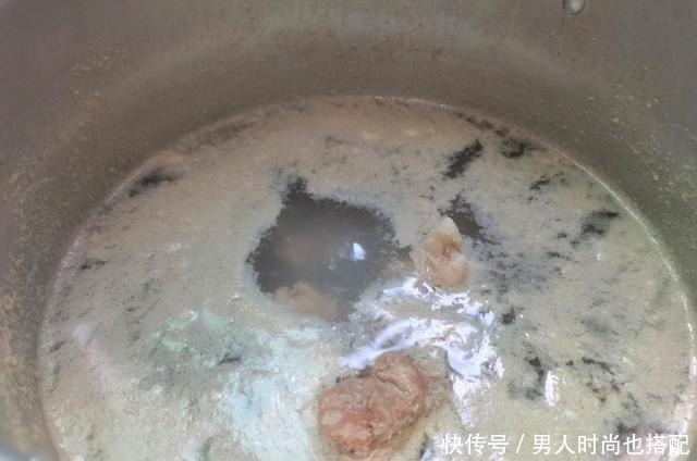 骨头|猪身上“最营养”的部位,10元一斤没人买,肉贩子自己偷留着吃