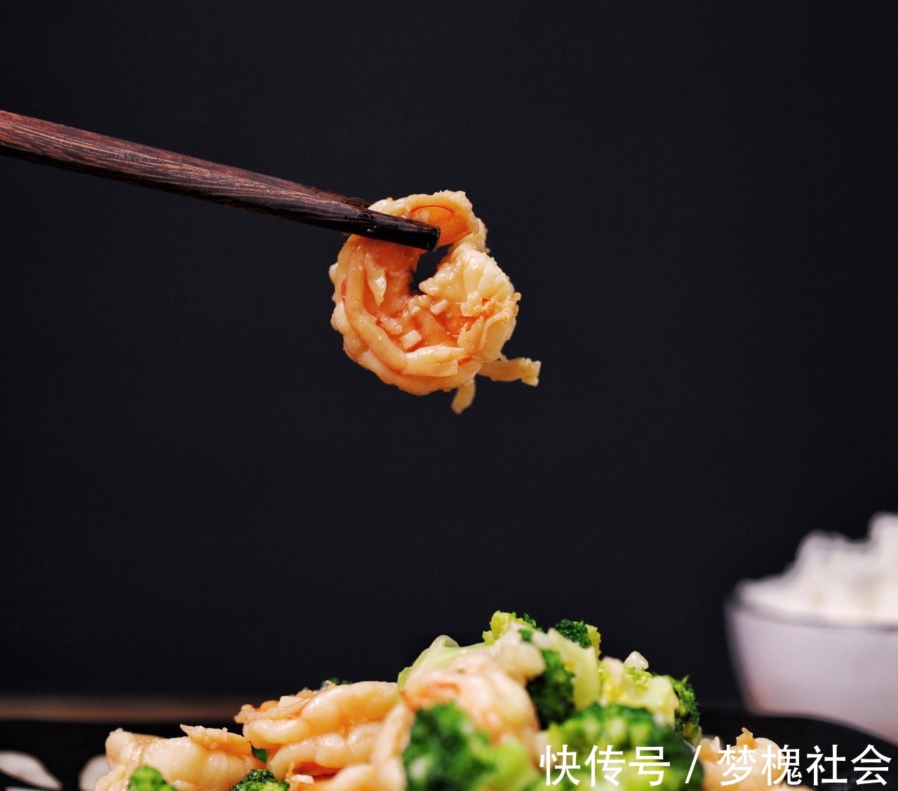 营养健康|西兰花炒虾仁在家做,营养健康,美味好吃