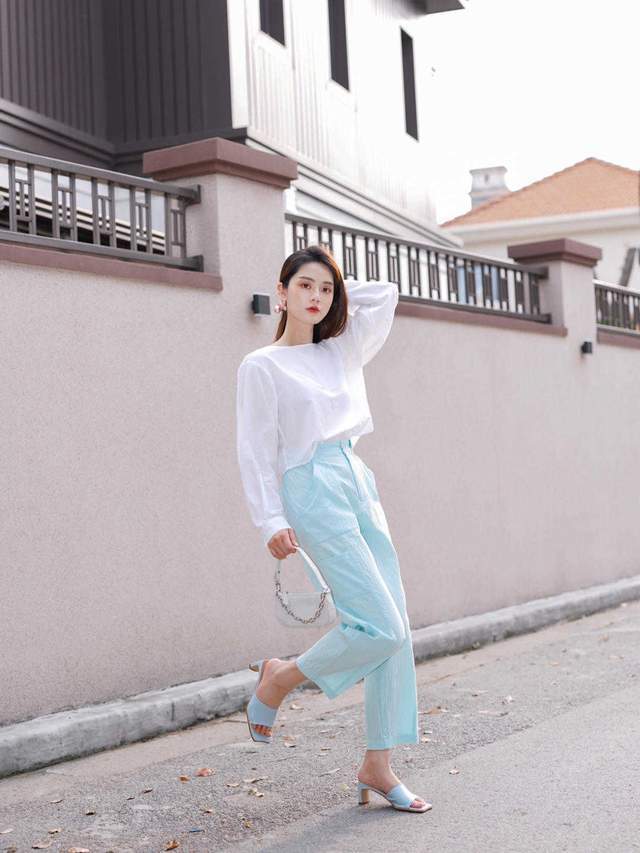 黑白灰|入秋怎么穿?少买黑白灰,这3套“高级色”,显白衬肤还耐看