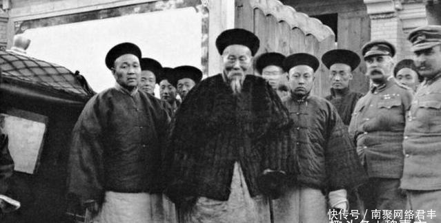 贪官|我国近代史上,争议不小的人物李鸿章,究竟是不是贪官?