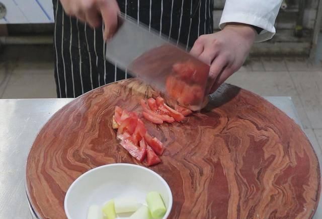  做出|大厨教你“红烧腐竹”，比肉还好吃，让你在家也能做出饭店的味道