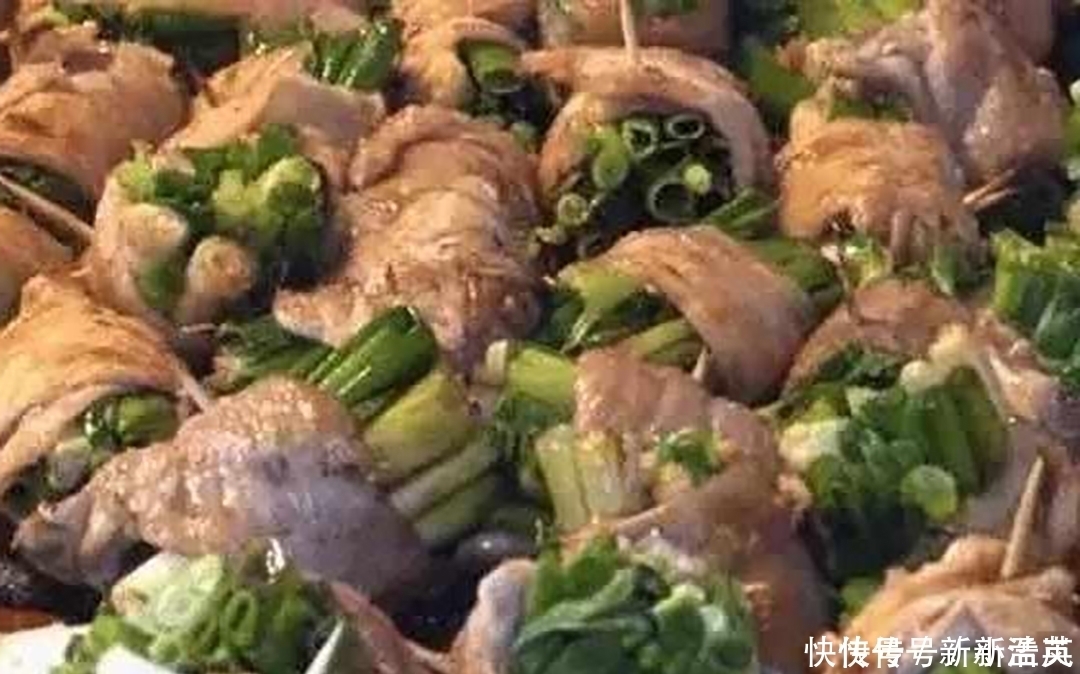 东北媳妇街边卖“它”,2元1个,生意火爆,每天最少卖1000个