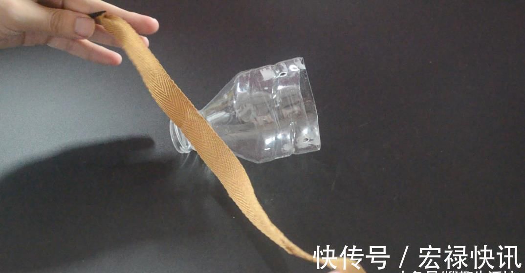 洗脸池上放一个塑料瓶, 没想到作用这么大, 看完赶紧去试试