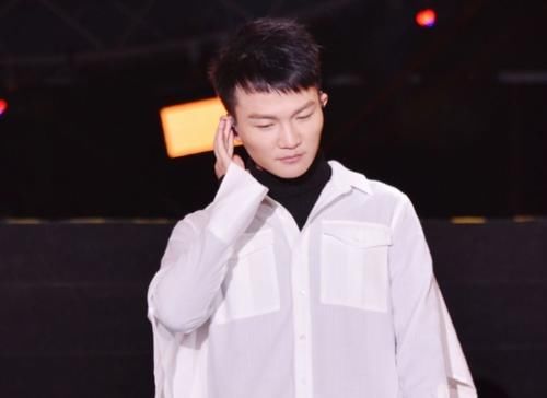 不能不关注的宝藏歌手！周深嗓音太好听，冯提莫作品值得pink