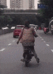 |搞笑GIF:兄弟,我只能帮你到这里了!