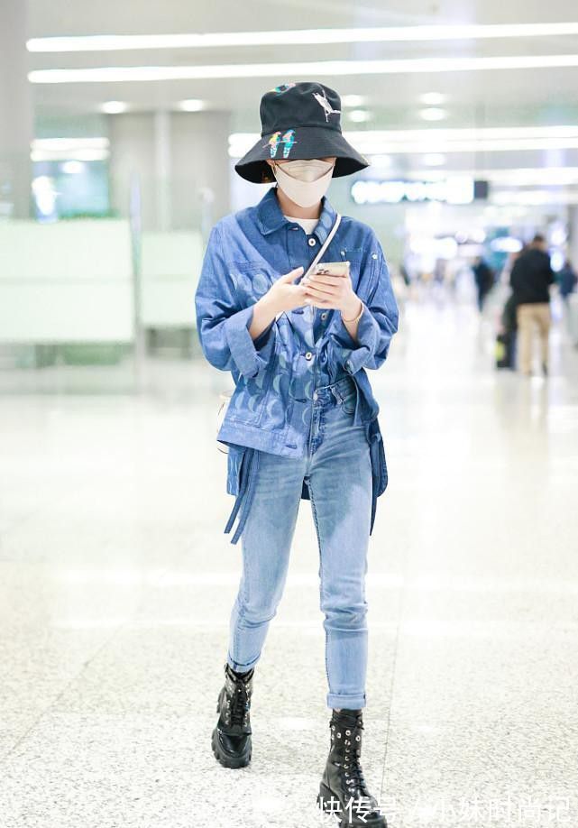 t恤|何超莲有何超琼的影子了,穿迷你印花装挺大方,短发看着更加迷人