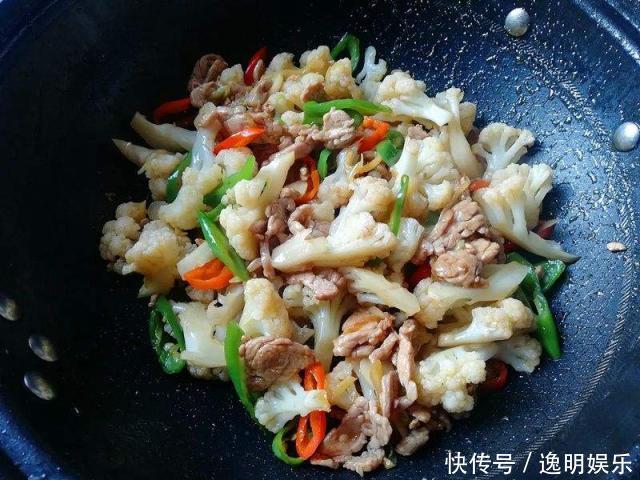 炒花菜,光焯水可不够,少了“这1步”,花菜炒不入味,像注水了