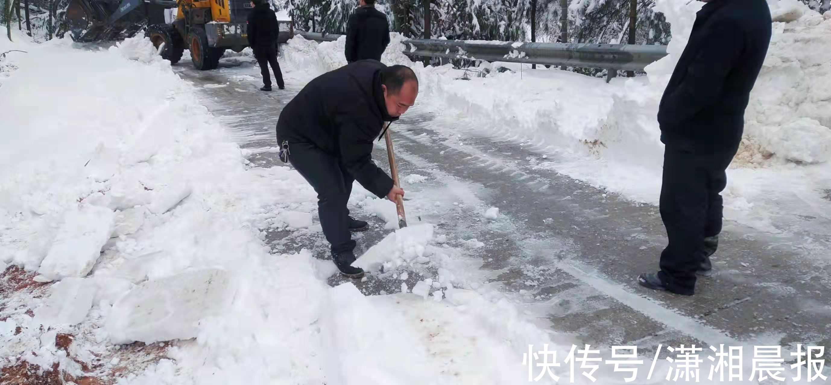 救援|邵阳50多人推着救护车积雪中艰难前行，一天两次生死救援