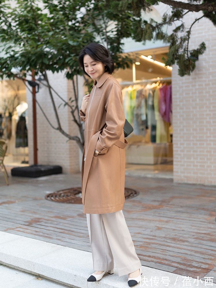 秋季|女人到了四五十岁,秋天穿外套选这6件超百搭,得体时髦又显气质