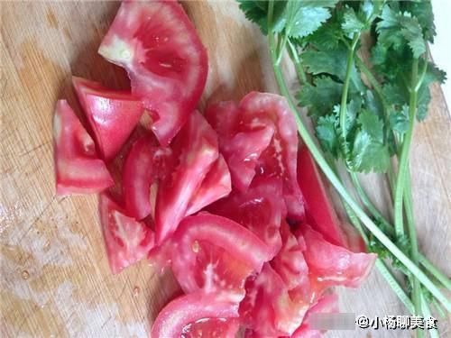 美味|饺子皮别只包饺子，两三步做成汤，方便又美味，能管一天不饿